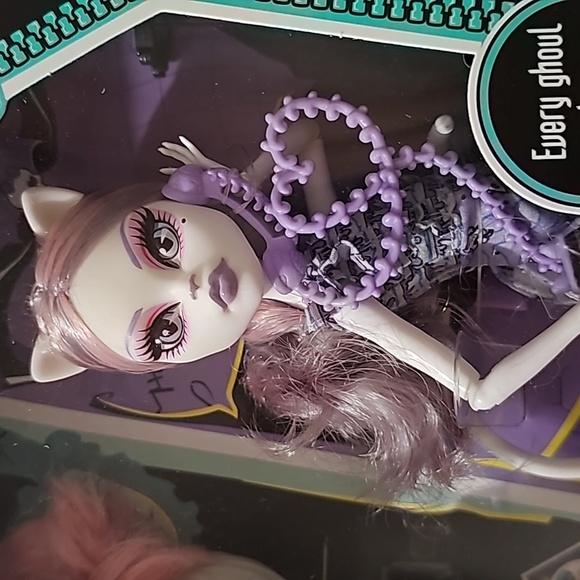 Monster High Ghoul Chat Rochelle Goyle & Catrine DeMew - Picture 6 of 6